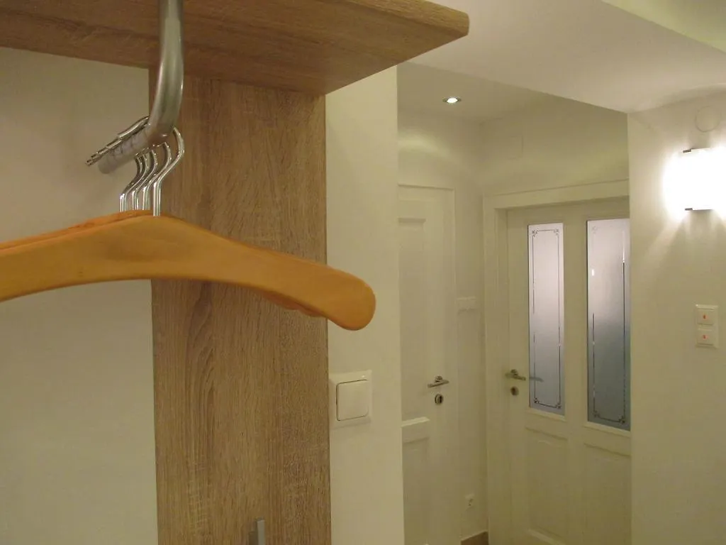 Vienna Apartment Stadthalle