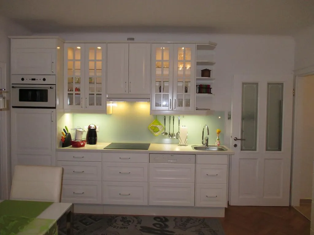 Vienna Apartment Stadthalle